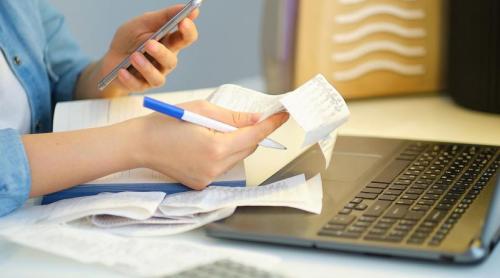 Factura pe firmă nu te salvează. Ce verifică ANAF când cheltuiala pare personală