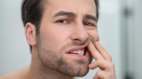 Șase reguli simple care previn sângerările gingivale și bolile parodontale