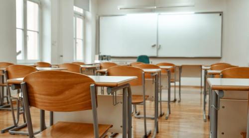 Unul din trei elevi lipsesc din sistem după 13 ani de școală și 12 miniștri ai Educației