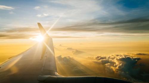 Zborul cu avionul, interzis dacă ai aceste boli. Cele 18 afecțiuni care devin un pericol major la altitudine