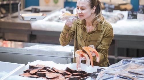 Aveți grijă ce consumați pe timp de vară. ANPC a găsit pește alterat, mucegai și ulei degradat