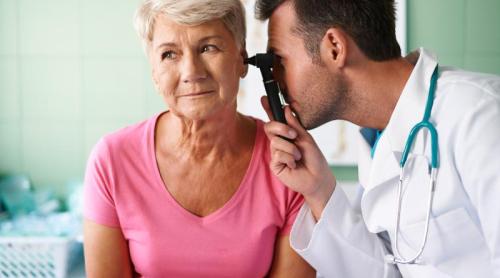 Ce poate dezvălui ceara din urechi despre sănătate. Legătura studiată cu diabetul și boala Parkinson