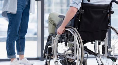 E vouchere de 39.900 de lei pentru persoanele cu dizabilități. Condiții de eligibilitate