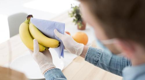 Adevărul despre pesticidele din banane. Greșeala pe care mulți o fac după ce le decojesc