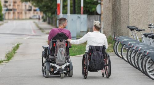 Ajutoare de până la 8.650 de lei pentru persoanele cu dizabilități. Noua lege deblochează procedura de plată
