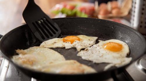 Cele mai sănătoase metode de a găti ouăle pentru a păstra nutrienții