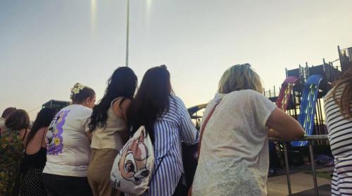Cine i a făcut pe părinți șefi peste locul de joacă?