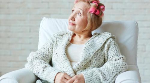 Demența poate avea legătură cu menopauza. Ce rol ar putea juca terapia hormonală