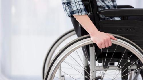 FDA aprobă primul exoschelet cu auto echilibrare. Oamenii în scaunul cu rotile ar putea merge din nou