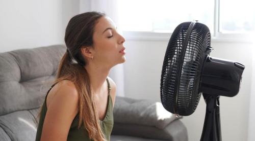 Greșeala pe care mulți o fac pe caniculă. Când ventilatorul nu mai este o soluție
