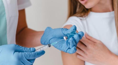 O singură injecție ar putea transforma celulele imunitare în arme împotriva cancerului