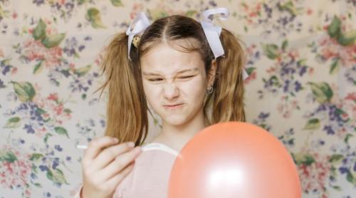 Prima menstruație la 8 sau 9 ani. Când trebuie să te îngrijorezi? Dr. Oana Crețu explică semnele pubertății precoce / VIDEO
