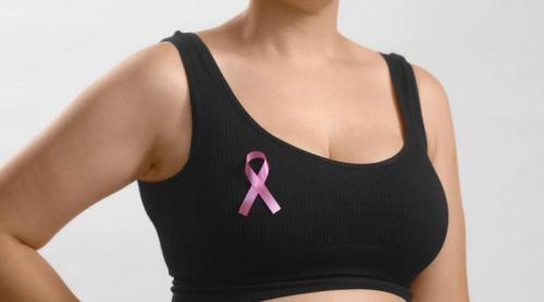 Sânii densi sau antecedente familiale de cancer mamar? De ce riscul ar putea conta mai mult decât vârsta