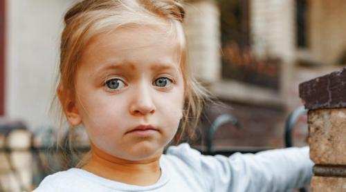 Știința avertizează: Acest stil parental dăunează stabilității emoționale a copiilor. Ce poți face pentru a schimba situația