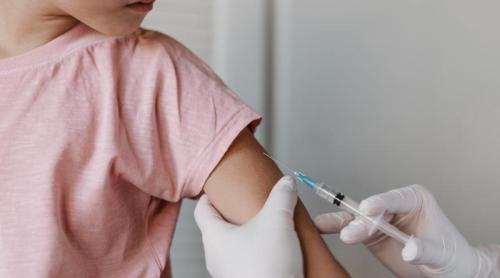 Vaccinul antigripal, recomandat pentru toți copiii de la 6 luni. Noile reguli pentru sezonul 2026 2027
