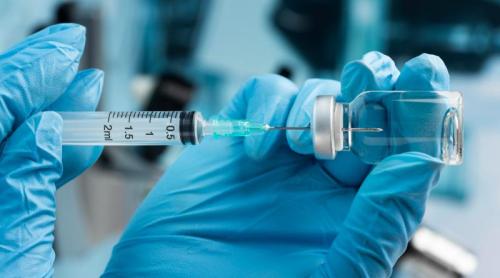 Vaccinurile care te pot feri de gripă, COVID 19 și RSV. Ce trebuie să știi înainte de sezonul rece