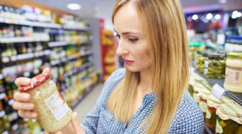 Aceste alimente par „sănătoase”, dar nutriționiștii nu le ar pune niciodată în coș. Ce să alegi în schimb