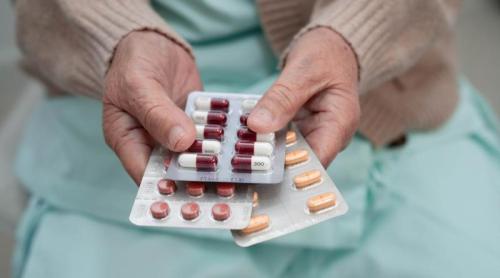 Combinația de medicamente care poate ascunde o problemă. Avertismentul specialiștilor pentru cei care iau mai multe tratamente