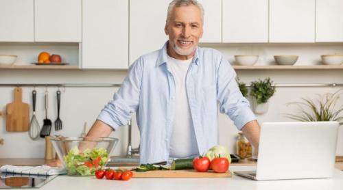 Cum să mănânci sănătos la 50 de ani: un ghid realist