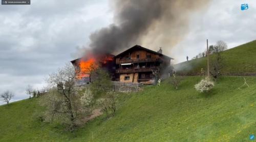 Doi moșieri din Austria, acuzați că au ascuns un român care a murit într un incendiu la ferma lor. Acesta dormea cu fratele său într un container 