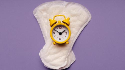 Fetele încep să aibă prima menstruație mai devreme? Ce pot face părinții pentru a influența momentul