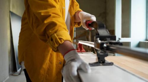 Lucrezi cu blaturi de bucătărie din piatră artificială? Plămânii tăi au cel mai mult de suferit