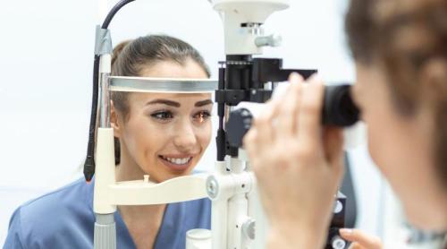 Operația de cataractă devine tot mai sigură în Europa. Cât de mult poate îmbunătăți vederea