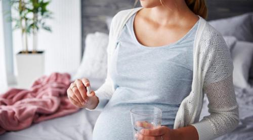 Paracetamolul în sarcină poate influența dezvoltarea reproductivă a fetițelor: ovare și uter mai mici