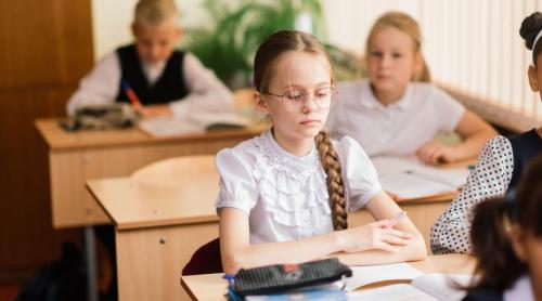 „Școala trebuie făcută pentru copil”. Prof. Claudia Chiru, despre educația de care au nevoie copiii, la conferința ACE / VIDEO
