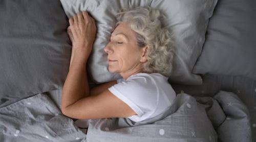 Semnul din timpul somnului care poate indica un risc mai mare de deces după 80 de ani