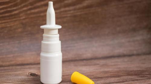 Un spray nazal poate calma rapid durerea copiilor. Rezultatele unui studiu prezentat la Congresul European de Medicină de Urgență