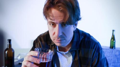 Ce face alcoolul în creier în mai puțin de o oră. Descoperirea oamenilor de știință