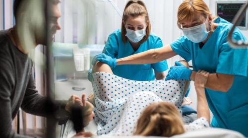 Cezariană sau naștere naturală? Ce se întâmplă cu planșeul pelvin după naștere