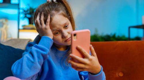 Cyberbullying și hărțuirea online a elevilor: S a terminat cu scuza „nu s a întâmplat în curtea școlii”, explică avocata Adelina Albu 