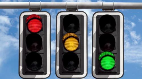 Furnizorii de energie, puși la semafor. ANRE schimbă regulile pentru reclamațiile clienților