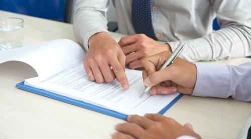 IMM urile cer respingerea proiectului care obligă antreprenorii să apeleze la avocați pentru contracte