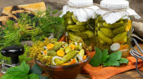 Murăturile și balonarea: ce trebuie să știi dacă ai probleme digestive