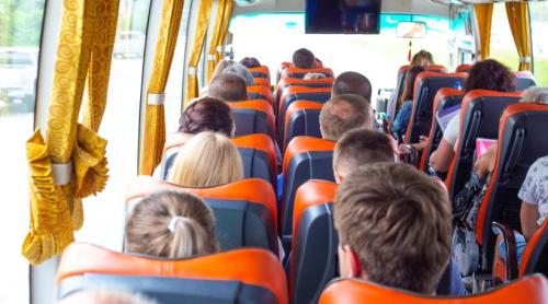 O fată de 14 ani acuză un șofer de autobuz din Italia că a dat o jos din cauza naționalității. I ar fi spus că lasă să urce doar italieni