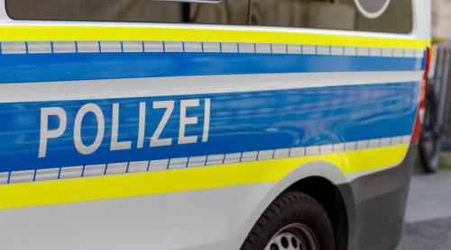 O româncă din Germania s a trezit cu poliția la ușă pentru că a dat muzica prea tare. La a treia intervenție, i au luat cablul de la boxe