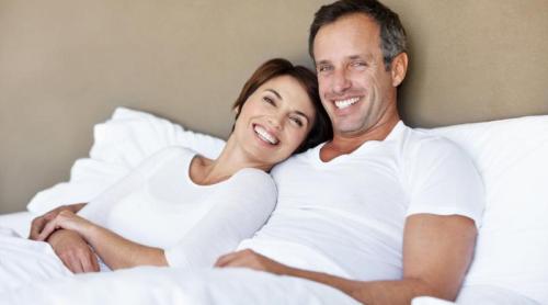 Până la ce vârstă poți avea o viață intimă activă? Ce trebuie să știi dacă ai intrat la menopauză