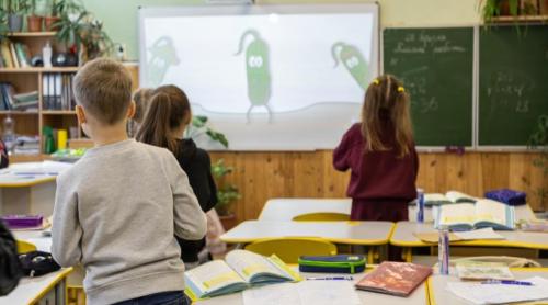 Raportul OECD despre școala românească: Vacanțe lungi, ore puține la primar și investiții la jumătate